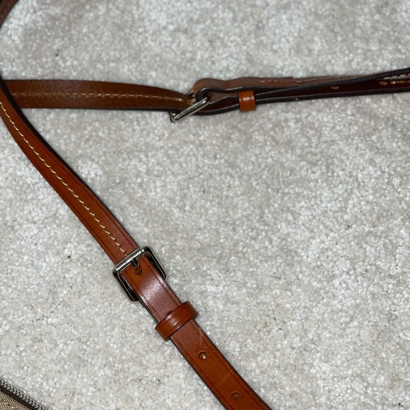 Dooney & Bourke nylon bag w/leather longstrap - Picture 11 of 11